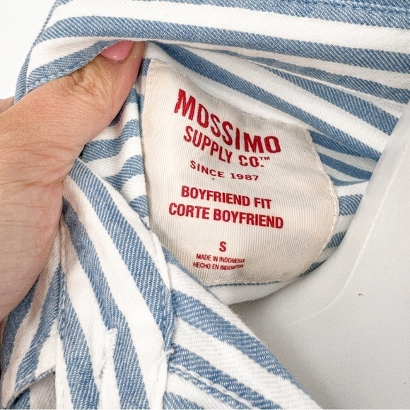 Mossimo Supply Co. white and blue top. Boyfriend Fit - Picture 3 of 4